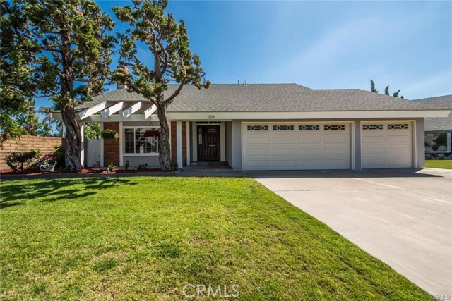 Detail Gallery Image 1 of 42 For 128 S Plantation Pl, Anaheim,  CA 92806 - 4 Beds | 2/1 Baths