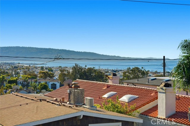 Detail Gallery Image 8 of 38 For 633 12th Street, Manhattan Beach,  CA 90266 - 5 Beds | 5/1 Baths