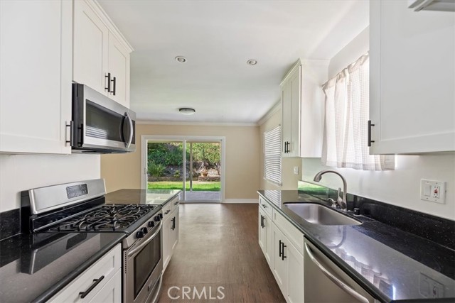 4402 Highgrove Avenue, Torrance CA: https://media.crmls.org/medias/70175dca-49ef-4e4c-988d-b32a18bec5ec.jpg