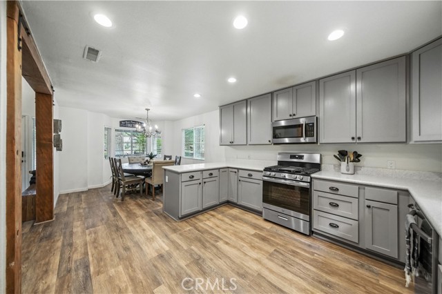 Detail Gallery Image 12 of 50 For 39122 Starview Ln, Big Bear Lake,  CA 92315 - 3 Beds | 2/1 Baths