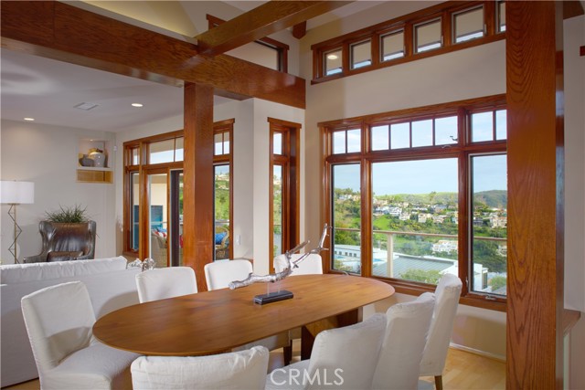 Detail Gallery Image 6 of 28 For 1570 Skyline Dr, Laguna Beach,  CA 92651 - 4 Beds | 2/1 Baths