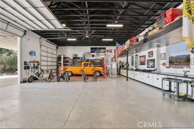 1033 Kimbark Avenue, San Bernardino CA: https://media.crmls.org/medias/7017d8b1-9d34-42b2-abe1-8fb55cecb0f1.jpg