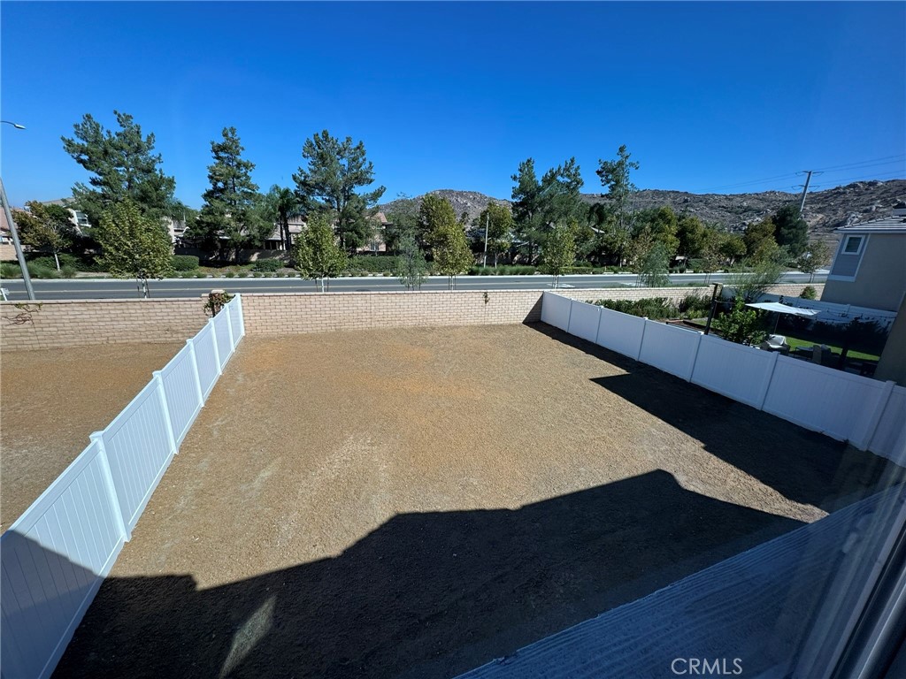 https://media.crmls.org/medias/70185929-907b-4c23-92a5-0cdf0aa38310.jpg?preset=X-Large