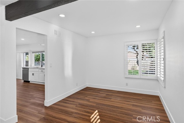 Detail Gallery Image 17 of 41 For 1527 Greenpoint Dr., Corona,  CA 92878 - 4 Beds | 2/1 Baths