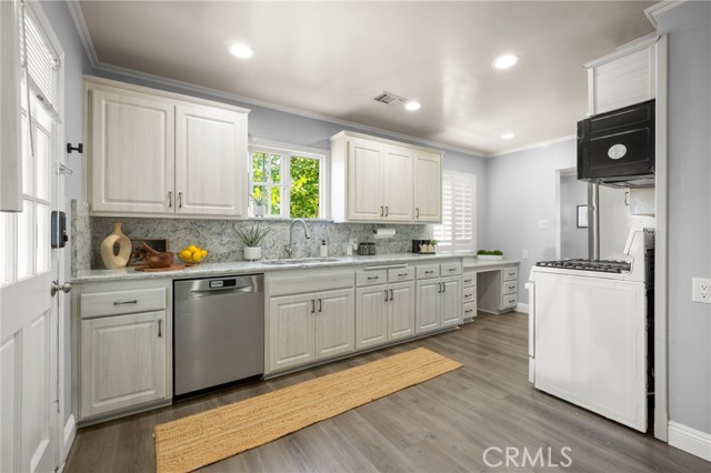19529 Donora Avenue, Torrance CA: https://media.crmls.org/medias/7019c545-4647-4c5d-ac67-14dbf5a822d6.jpg