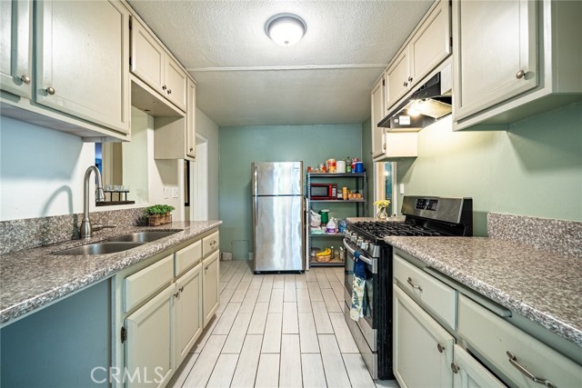 Detail Gallery Image 7 of 32 For 2820 N E St, San Bernardino,  CA 92405 - 4 Beds | 2 Baths