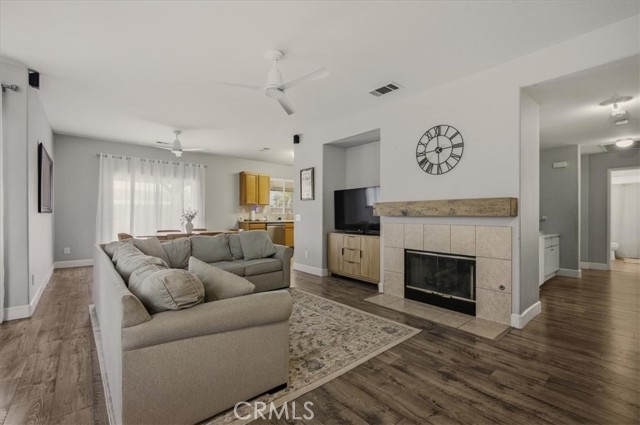 Detail Gallery Image 6 of 27 For 204 E Manchester Ln, San Bernardino,  CA 92408 - 3 Beds | 2 Baths