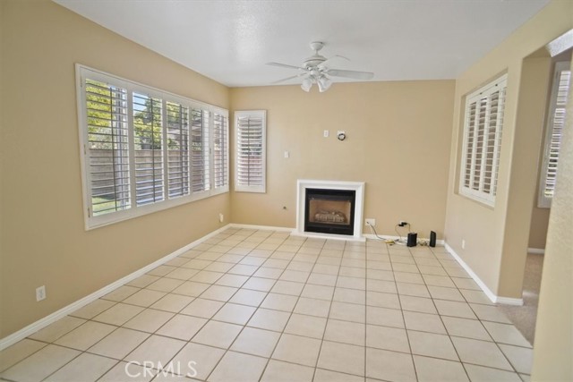 Detail Gallery Image 4 of 21 For 28048 Memory Ln, Valencia,  CA 91354 - 3 Beds | 3 Baths