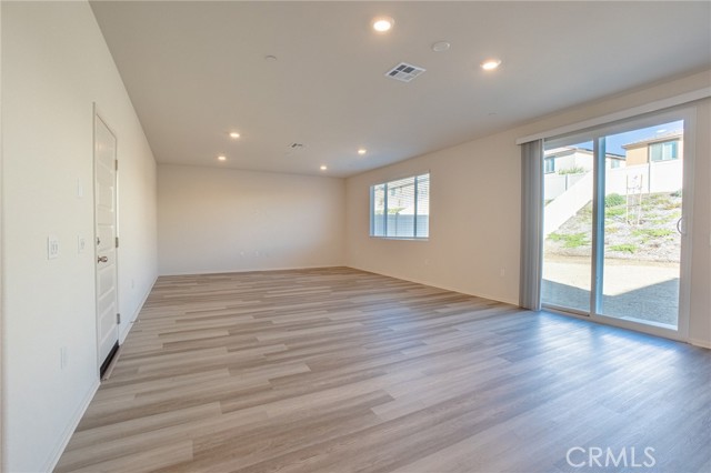 Detail Gallery Image 17 of 30 For 19536 Hanging Rock Rd., Lake Elsinore,  CA 92532 - 4 Beds | 3 Baths