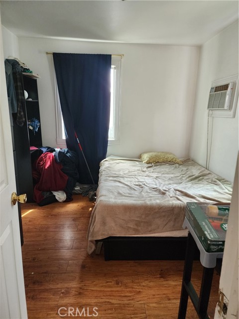 Image 5 of 12 For 1496 Vernon Avenue