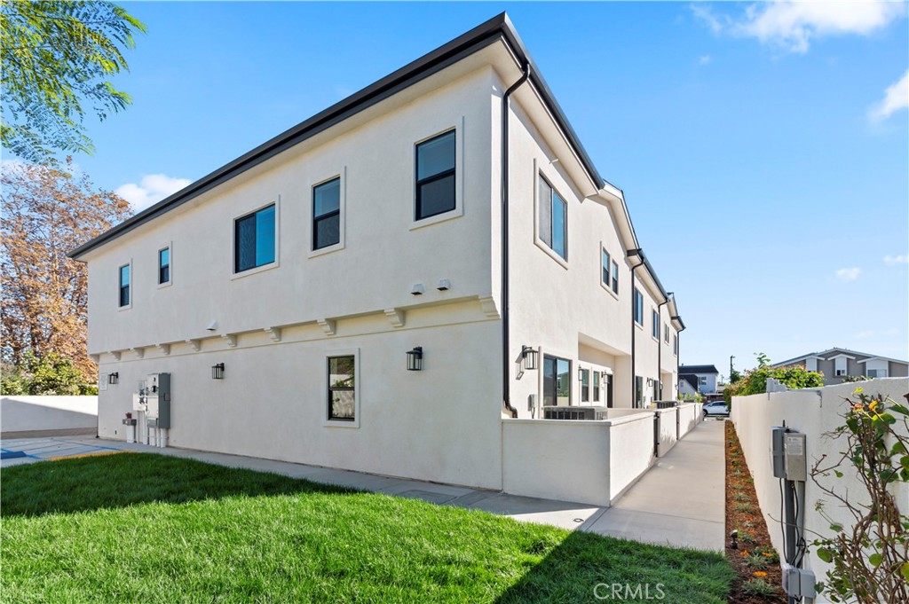 MLS #OC25253906 image #16