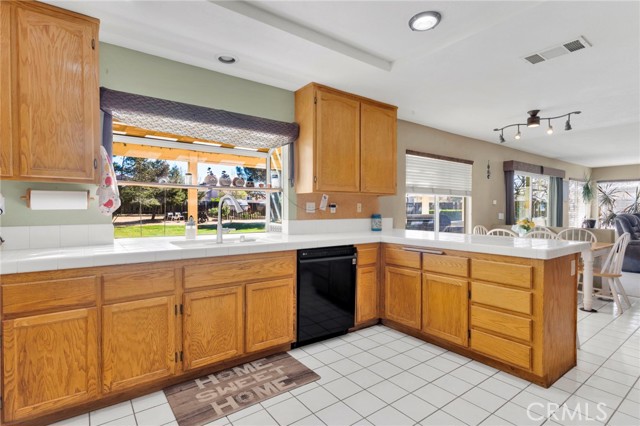 Detail Gallery Image 10 of 71 For 19149 San Jacinto Way, Apple Valley,  CA 92308 - 5 Beds | 3 Baths