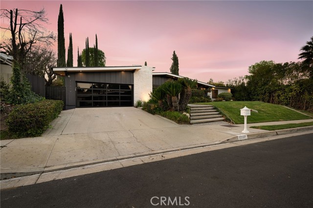 18839 La Amistad Place, Tarzana CA: https://media.crmls.org/medias/701d4de6-ae0b-46fb-a83a-be2741810bf7.jpg