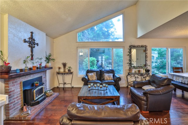 6073 Cameo Street, Rancho Cucamonga CA: https://media.crmls.org/medias/701d7759-beb8-464a-bc74-06eda62fa443.jpg