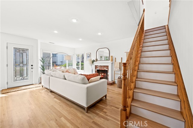 33 16th Street, Hermosa Beach, California 90254, 4 Bedrooms Bedrooms, ,4 BathroomsBathrooms,Residential,Sold,16th,SR24056246