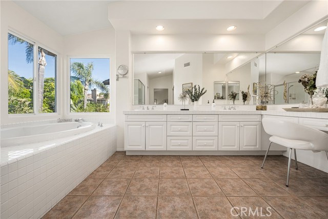 19692 Dorado Drive, Lake Forest CA: https://media.crmls.org/medias/701e5997-b01e-4964-a385-10130e7b9a13.jpg