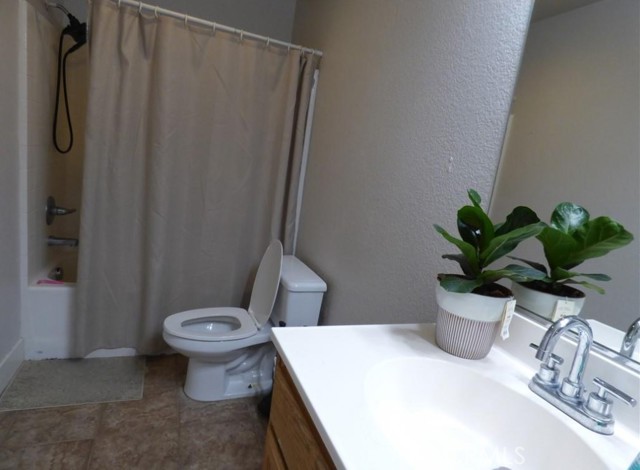 Detail Gallery Image 17 of 30 For 6279 Long Cove Dr, Fontana,  CA 92336 - 4 Beds | 2/1 Baths