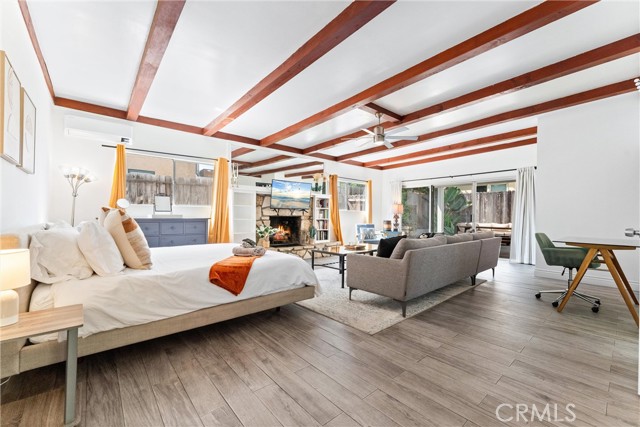 1031 Termino Avenue, Long Beach CA: https://media.crmls.org/medias/701fb508-d68a-477b-97f9-995496d9c448.jpg