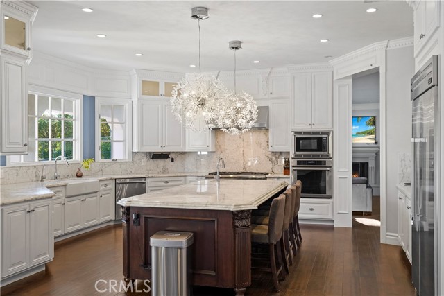 Detail Gallery Image 6 of 54 For 22510 La Quilla, Chatsworth,  CA 91311 - 5 Beds | 6 Baths