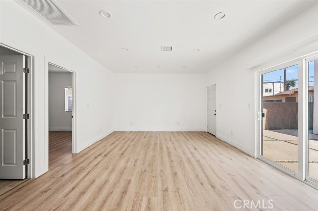 939 E 97th Street, Los Angeles CA: https://media.crmls.org/medias/702175ff-6458-489c-a999-4e2449708337.jpg