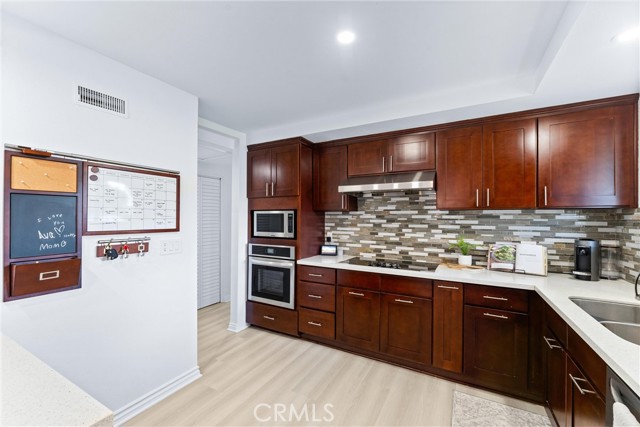 Detail Gallery Image 9 of 39 For 200 Friar Pl, Fullerton,  CA 92835 - 4 Beds | 3 Baths