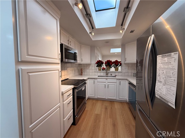 Detail Gallery Image 12 of 39 For 1921 Saint John Rd 35c,  Seal Beach,  CA 90740 - 2 Beds | 2/1 Baths