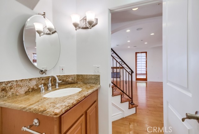 Detail Gallery Image 32 of 71 For 1902 Marshallfield Ln a,  Redondo Beach,  CA 90278 - 4 Beds | 3/1 Baths