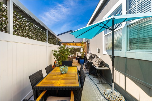 Spacious side yard with vinyl fencing