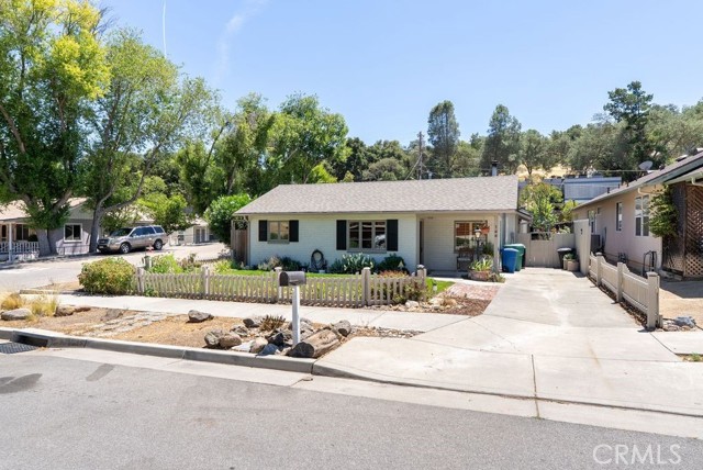 144 12th Street, Paso Robles CA: https://media.crmls.org/medias/70245cd0-029c-45b2-ba91-fa249a6c5e6d.jpg
