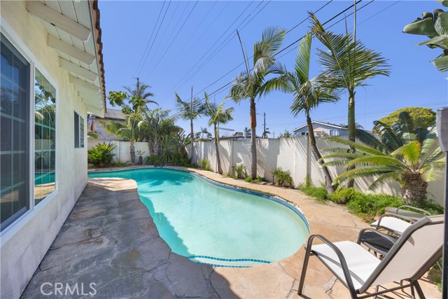 9112 Playa Drive, Huntington Beach CA: https://media.crmls.org/medias/70248a21-4ed1-41b6-a6cc-d82bf4fe8ecf.jpg