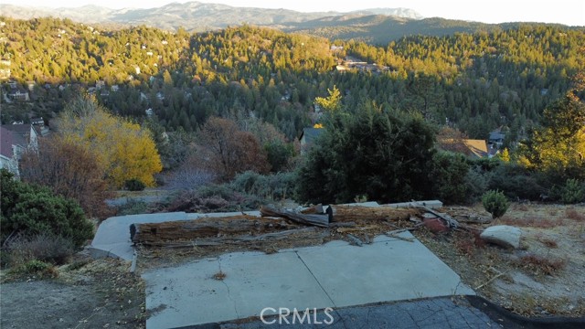 Detail Gallery Image 8 of 11 For 935 Sonoma Dr, Lake Arrowhead,  CA 92352 - – Beds | – Baths