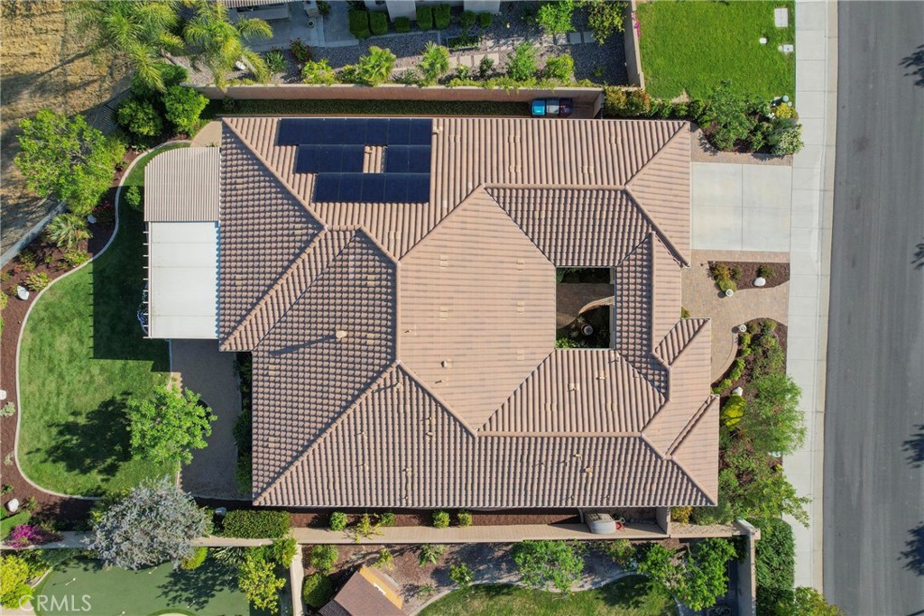 https://media.crmls.org/medias/7025d2f3-64e7-460f-90bb-f9c3e1d58a20.jpg?preset=X-Large