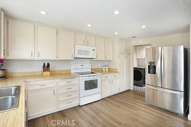 Detail Gallery Image 10 of 46 For 15942 Big Springs, San Diego,  CA 92127 - 3 Beds | 2/1 Baths