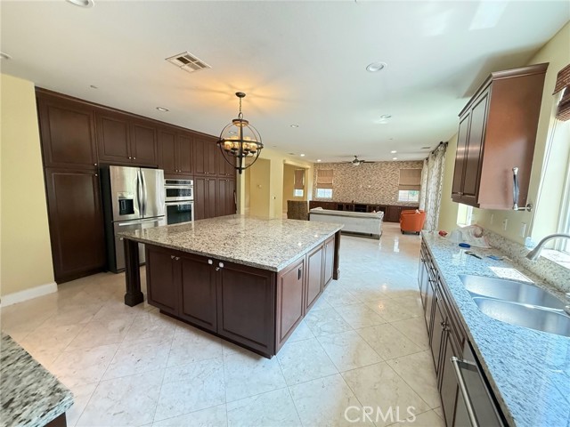 172 Cloudbreak, Irvine CA: https://media.crmls.org/medias/70260fc9-f09a-4153-b9d8-5a678f874c05.jpg