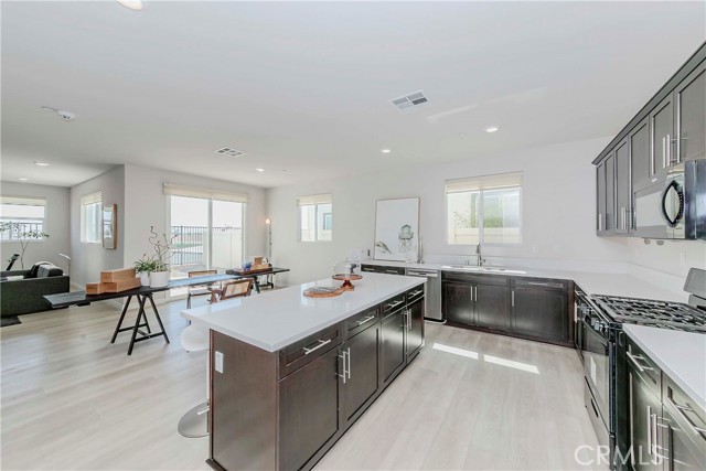 1202 Clipper Lane, Harbor City CA: https://media.crmls.org/medias/7026bdc5-f74a-4f6b-8219-2301a5f63d14.jpg
