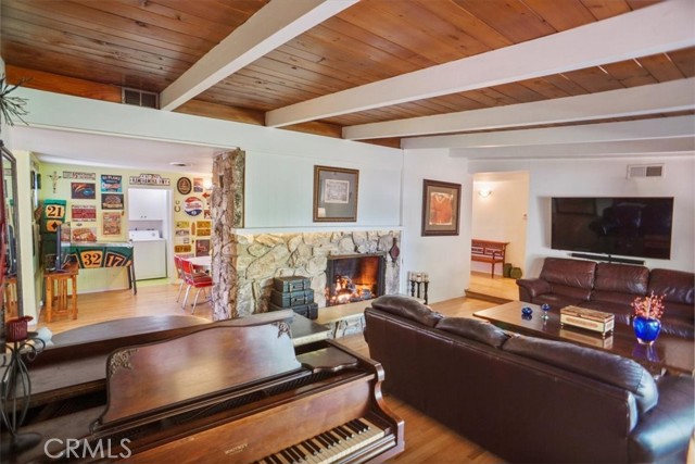 Detail Gallery Image 5 of 19 For 8636 8636 Delco, Winnetka,  CA 91306 - 3 Beds | 2 Baths