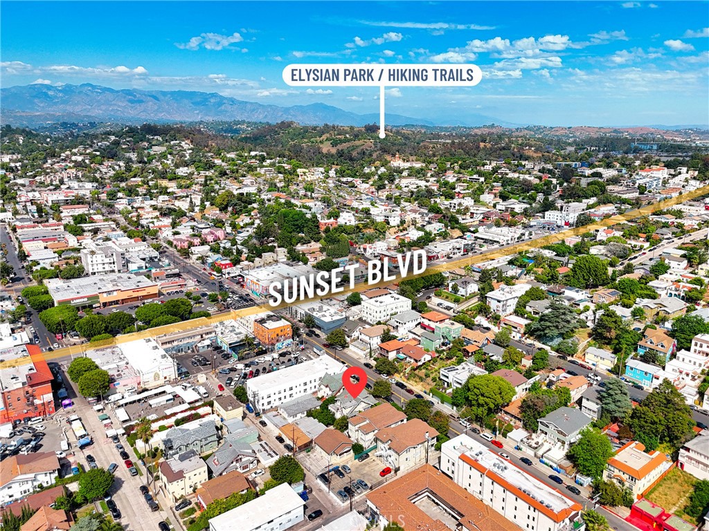 https://media.crmls.org/medias/7027095f-5ca2-492b-a83e-6021357f65fa.jpg?preset=X-Large