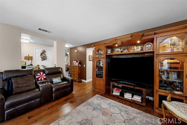 Detail Gallery Image 20 of 60 For 554 Edgewater, Oceanside,  CA 92057 - 4 Beds | 3 Baths