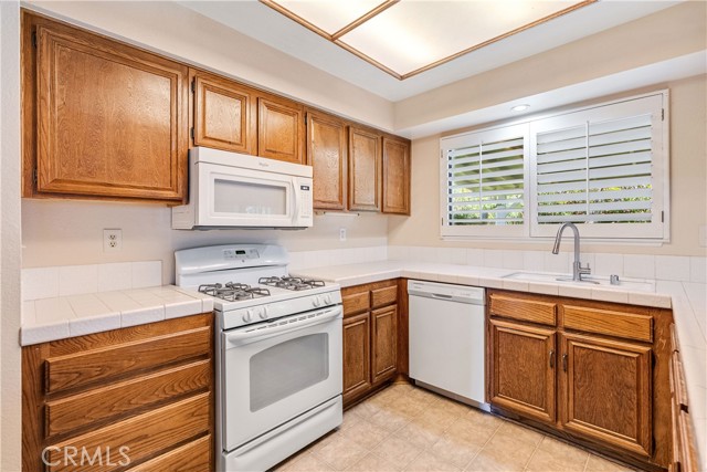 Detail Gallery Image 11 of 33 For 2859 W Avenue J9, Lancaster,  CA 93536 - 3 Beds | 3 Baths