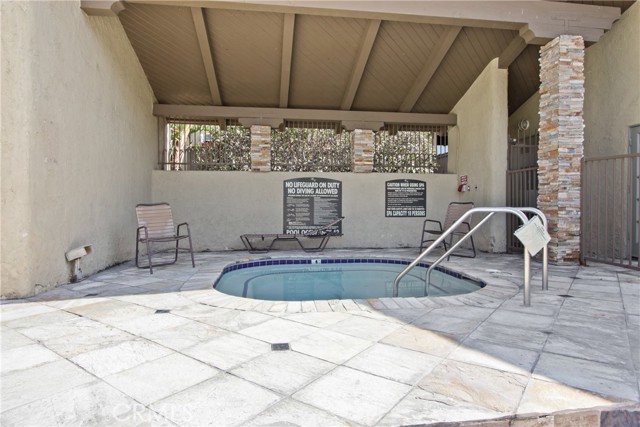 Detail Gallery Image 11 of 11 For 1345 Cabrillo Park Dr #J08,  Santa Ana,  CA 92701 - 1 Beds | 1 Baths