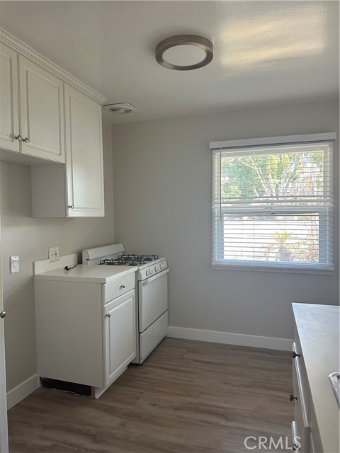 Detail Gallery Image 4 of 7 For 724 N Lacy #C,  Santa Ana,  CA 92701 - 1 Beds | 1 Baths