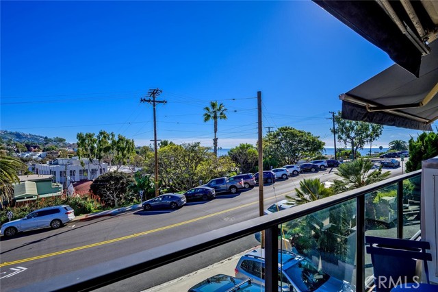 174 Cliff Drive, Laguna Beach CA: https://media.crmls.org/medias/7028c5f0-da4c-44e9-a2a4-656853819ed6.jpg