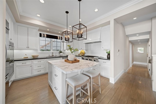 515 Narcissus Avenue, Corona del Mar CA: https://media.crmls.org/medias/7028dd4b-b50f-4d29-9c0c-eca01830a729.jpg