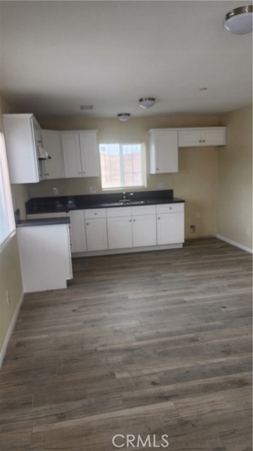 Detail Gallery Image 5 of 5 For 1043 West 107th Street #1/2,  Los Angeles,  CA 90044 - 2 Beds | 1 Baths