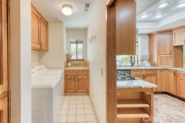 6300 N Palm Avenue, Fresno CA: https://media.crmls.org/medias/70294191-0292-4167-ba53-a10dcb9c5b80.jpg