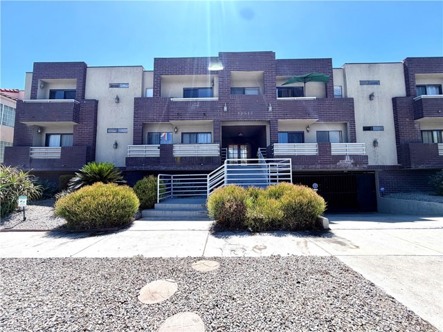 13512 Moorpark Unit: 202