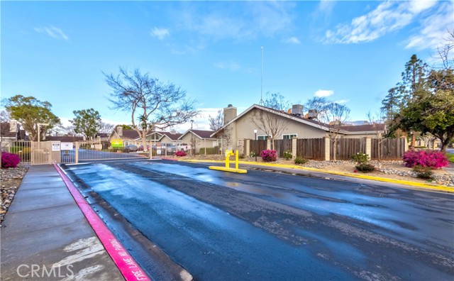 5455 Marty Avenue, Fresno, California 93711, 2 Bedrooms Bedrooms, ,2 BathroomsBathrooms,Townhouse,For Sale,Marty,PW25049334