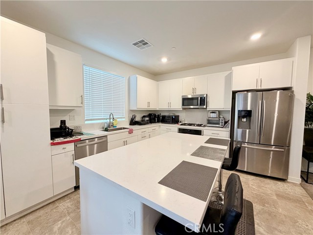 16584 Poppy Seed Ln, Fontana CA: https://media.crmls.org/medias/702a4234-7e28-49c0-a69e-0a3ff5495d46.jpg