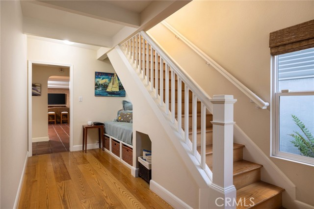 305 Poinsettia Avenue, Corona del Mar CA: https://media.crmls.org/medias/702aae52-0d33-4c6e-abaa-1b87edfa44b8.jpg