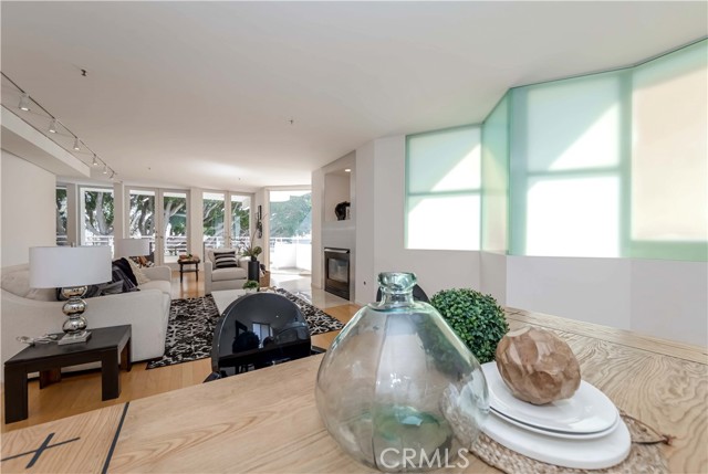 Detail Gallery Image 9 of 43 For 938 2nd St #301,  Santa Monica,  CA 90403 - 2 Beds | 2/1 Baths